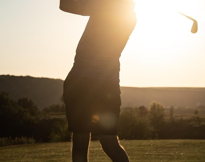Maîtriser le swing au golf : Techniques, conseils et erreurs à éviter
