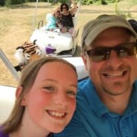 Golf en famille : comment jouer un parcours à deux générations sans frustration