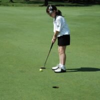 5 jeux simples pour donner envie de golf à un enfant qui s'ennuie au practice