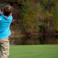 Vêtements et chaussures de golf enfant : notre sélection accessible par âge