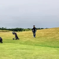 Dress code golf en France : ce qui est vraiment refusé